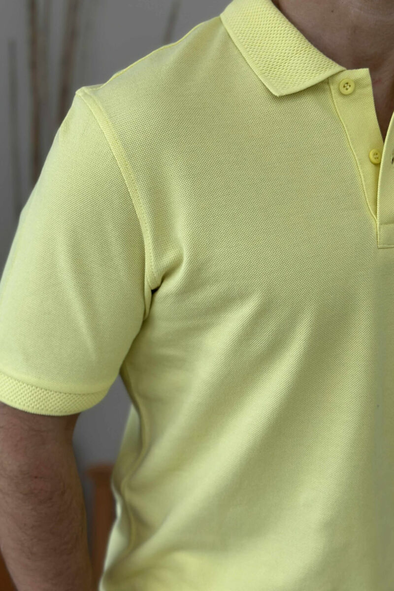T-SHIRT NJË NGJYRËSH ME JAKË POLO PËR MESHKUJ NË NGJYRËN E VERDHË - 4