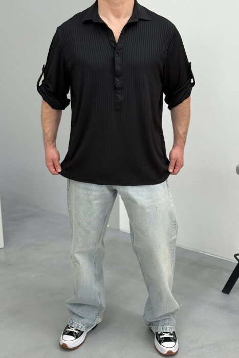 T-SHIRT I THJESHTË ME JAKË ME KOPSA PËR MESHKUJ NË NGJYRËN E ZEZË - 2