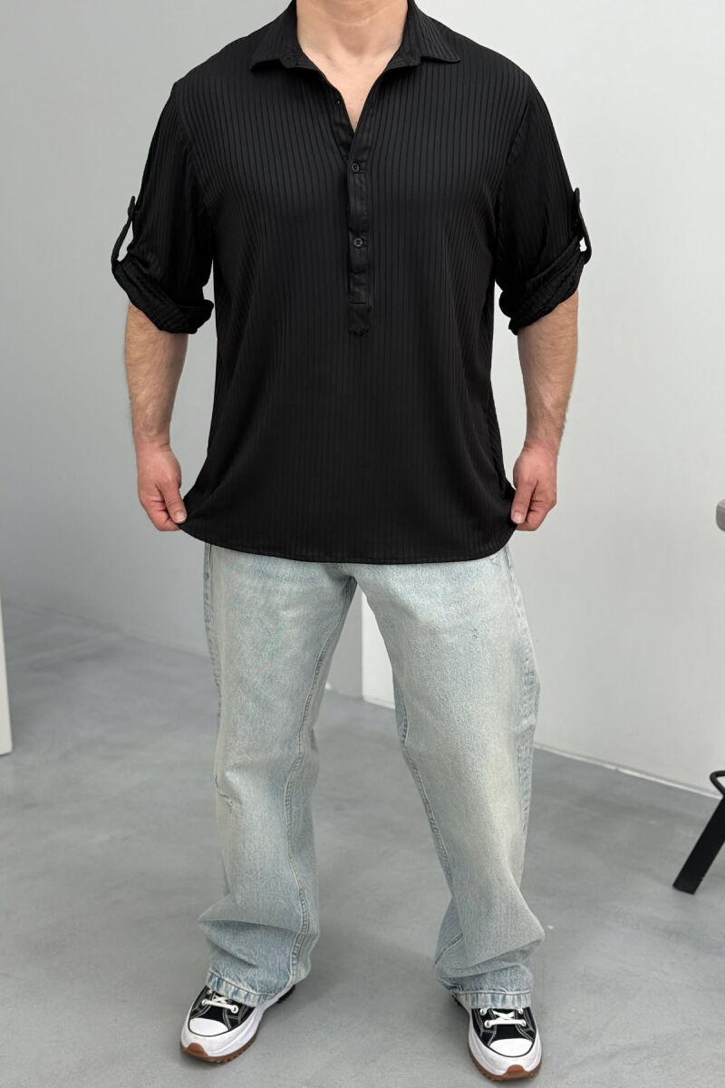 T-SHIRT I THJESHTË ME JAKË ME KOPSA PËR MESHKUJ NË NGJYRËN E ZEZË - 2