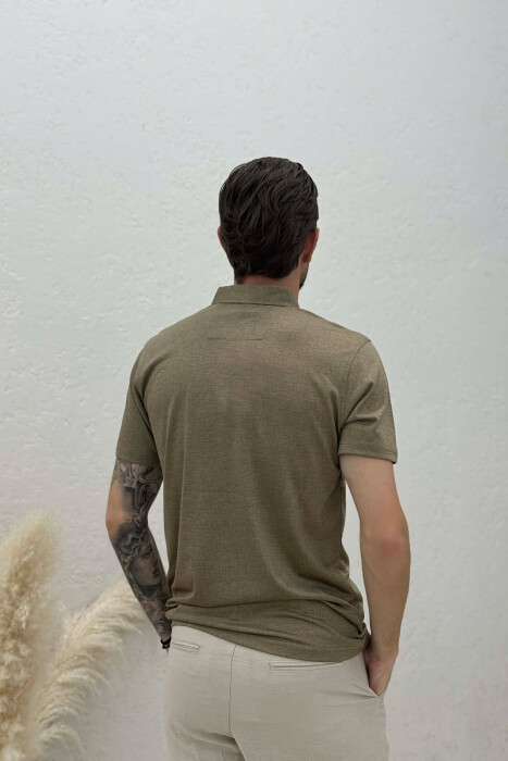 T-SHIRT I THJESHTE ME JAKE POLO PER MESHKUJ NE NGJYRE KAFE TE ZBARDHUR - 4