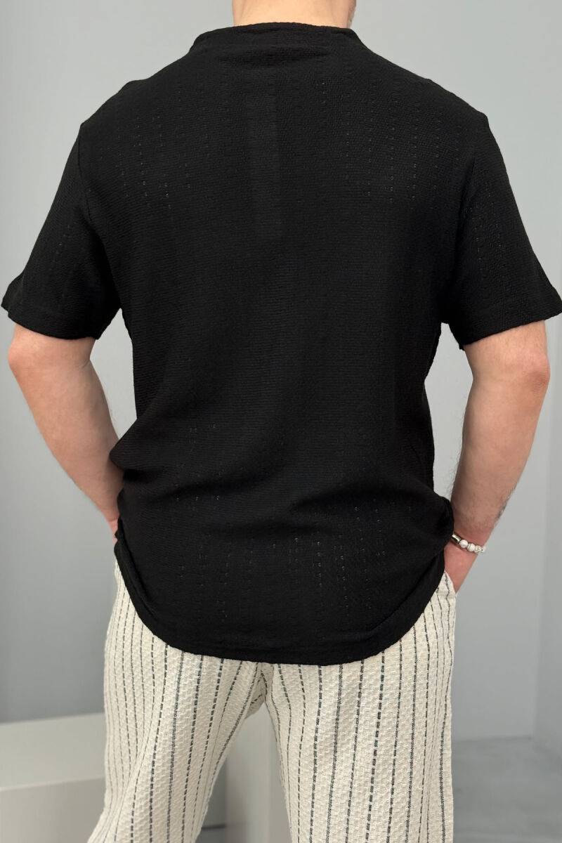 T-SHIRT I THJESHTË ME KOPSA PËR MESHKUJ NË NGJYRËN E ZEZË - 3