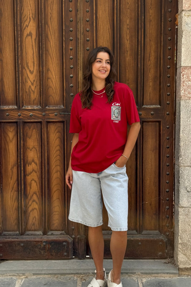 T-SHIRT I THJESHTË ME SHKRIME PËR FEMRA NË NGJYRËN VISHNJË - 1