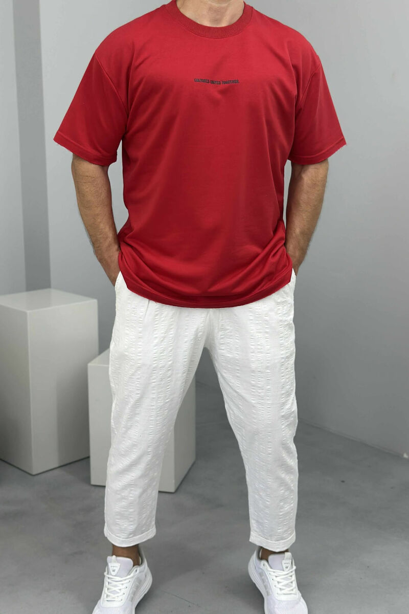 T-SHIRT I THJESHTË ME SHKRIME PËR MESHKUJ NË NGJYRËN E KUQE - 1