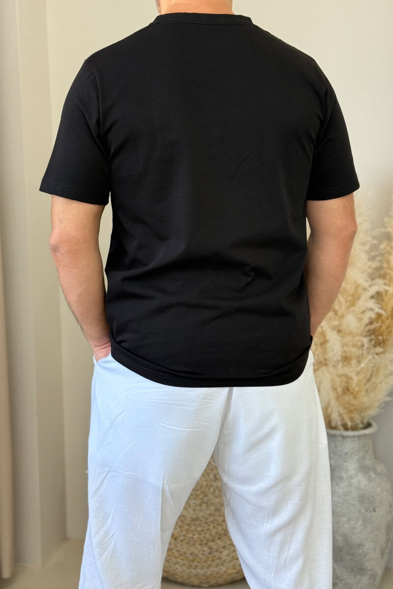 T-SHIRT I THJESHTË ME SHKRIME PËR MESHKUJ NË NGJYRËN E ZEZË - 3