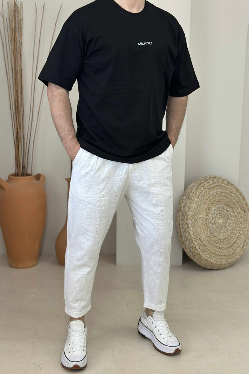 T-SHIRT I THJESHTË ME SHKRIME PËR MESHKUJ NË NGJYRËN E ZEZË - 1