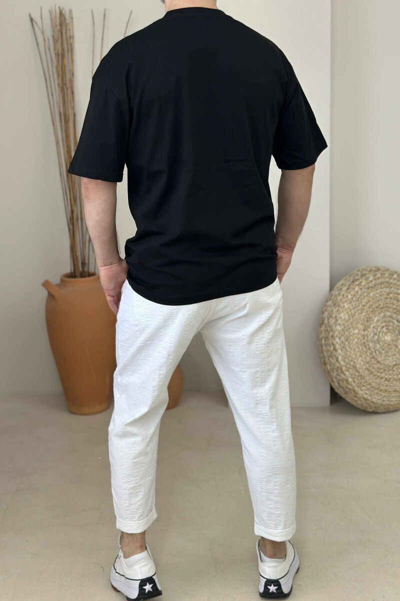 T-SHIRT I THJESHTË ME SHKRIME PËR MESHKUJ NË NGJYRËN E ZEZË - 2