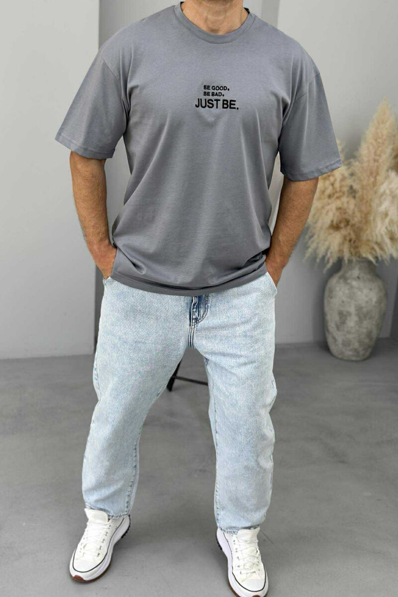 T-SHIRT I THJESHTË ME SHKRIME PËR MESHKUJ NË NGJYRËN GRI - 3