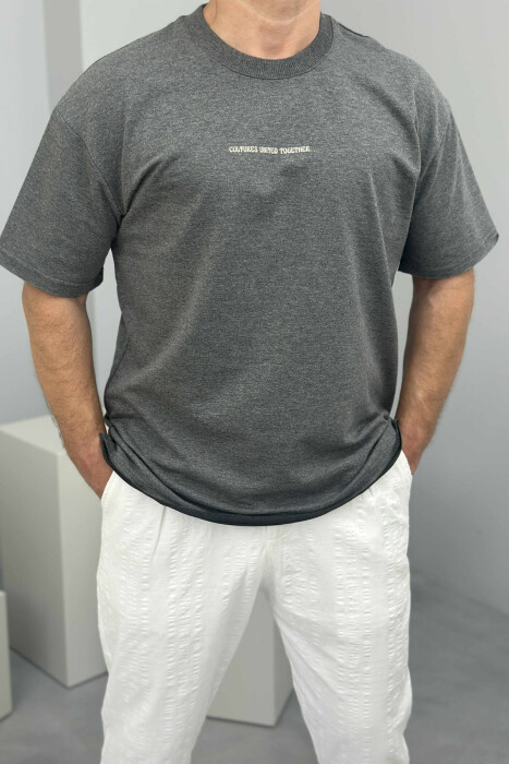 T-SHIRT I THJESHTË ME SHKRIME PËR MESHKUJ NË NGJYRËN GRI - 3