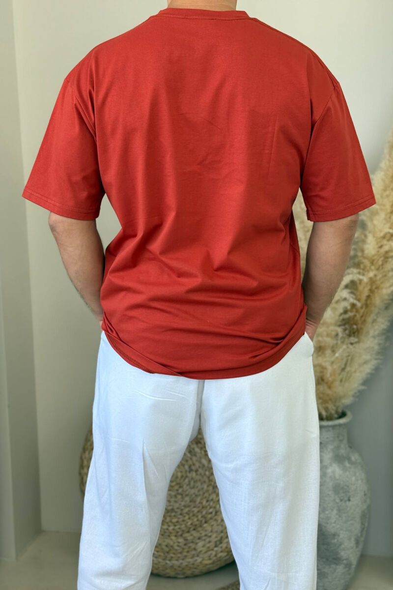 T-SHIRT I THJESHTË ME SHKRIME PËR MESHKUJ NË NGJYRËN TULLË - 3