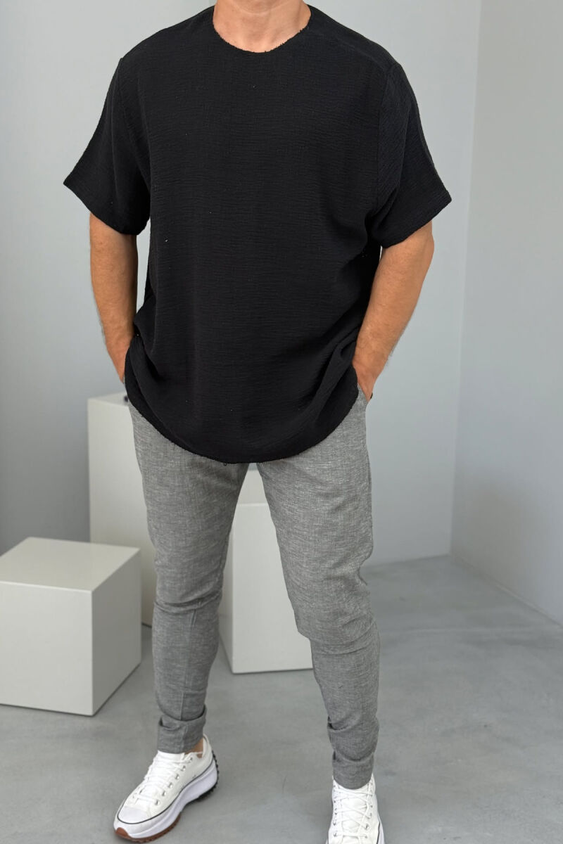 T-SHIRT NJË NGJYRËSH I THJESHTË PËR MESHKUJ NË NGJYRËN E ZEZË - 2