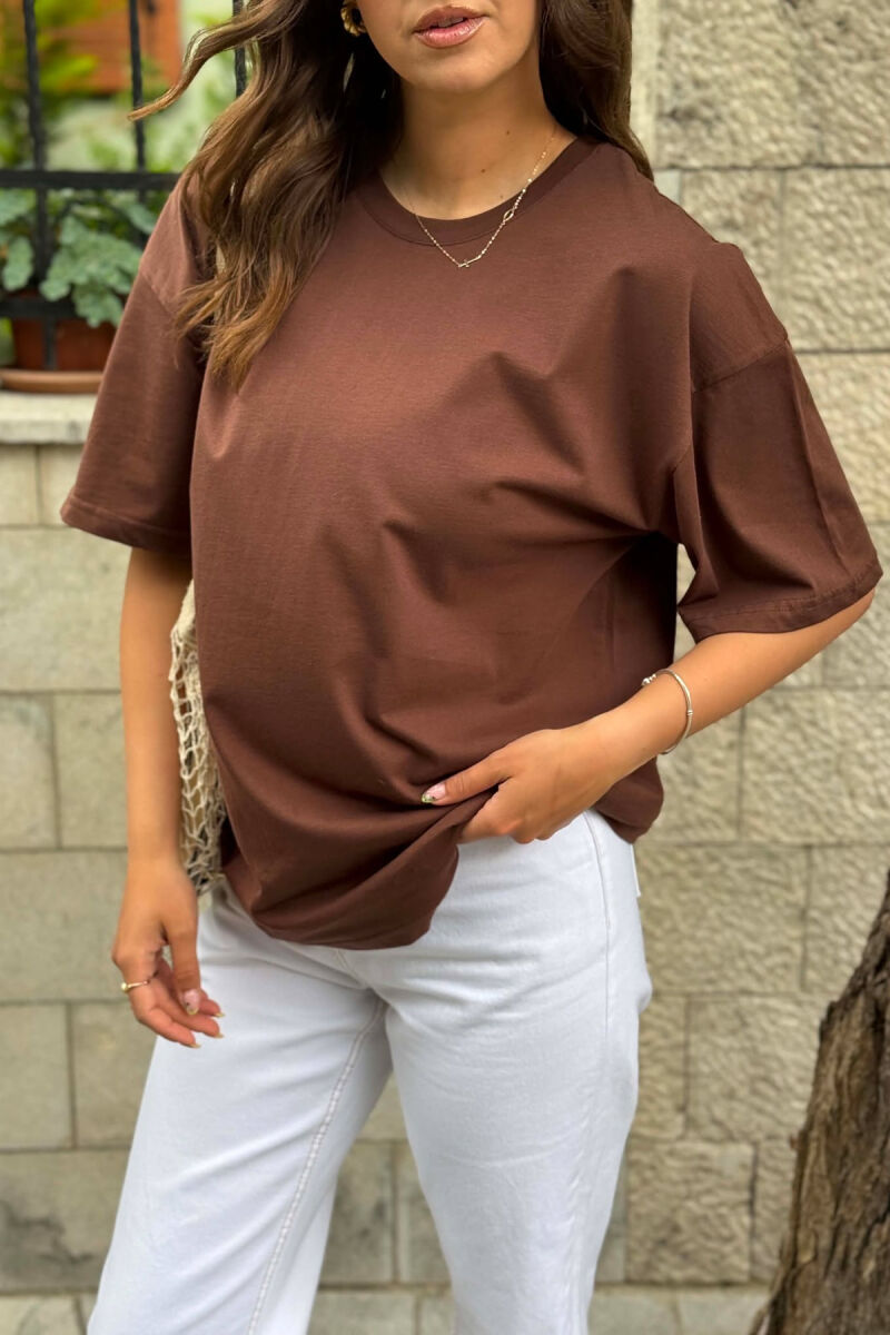 T-SHIRT I THJESHTE NJE NGJYRESH PER FEMRA NE NGJYRE KAFE+ 6 PALE ÇORAPE DHURATE - 7