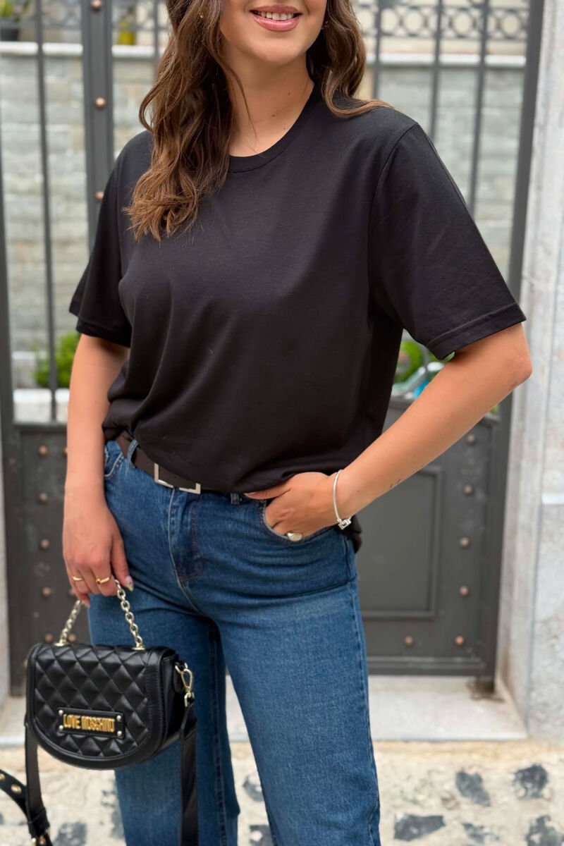 T-SHIRT I THJESHTE NJE NGJYRESH PER FEMRA NE NGJYRE TE ZEZE + 6 PALE ÇORAPE DHURATE - 5