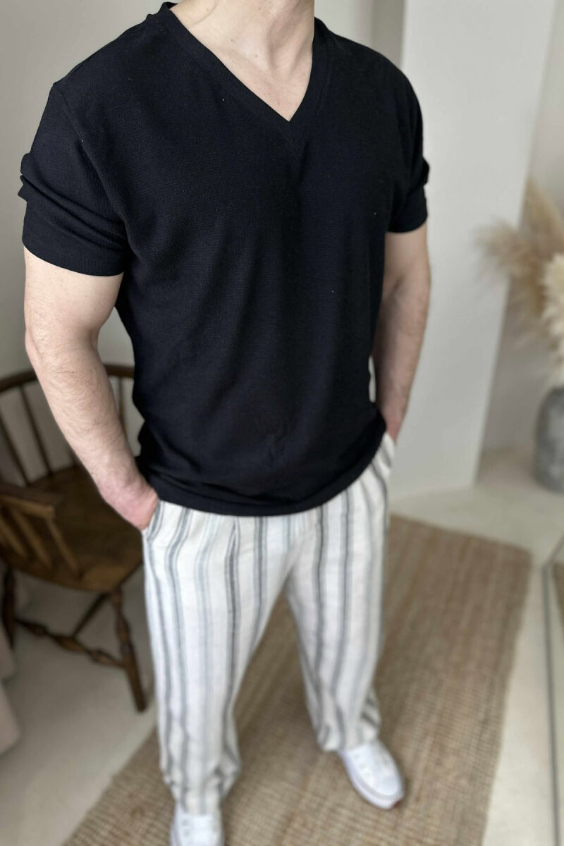 T-SHIRT I THJESHTË NJË NGJYRËSH PËR MESHKUJ NË NGJYRËN E ZEZË - 2