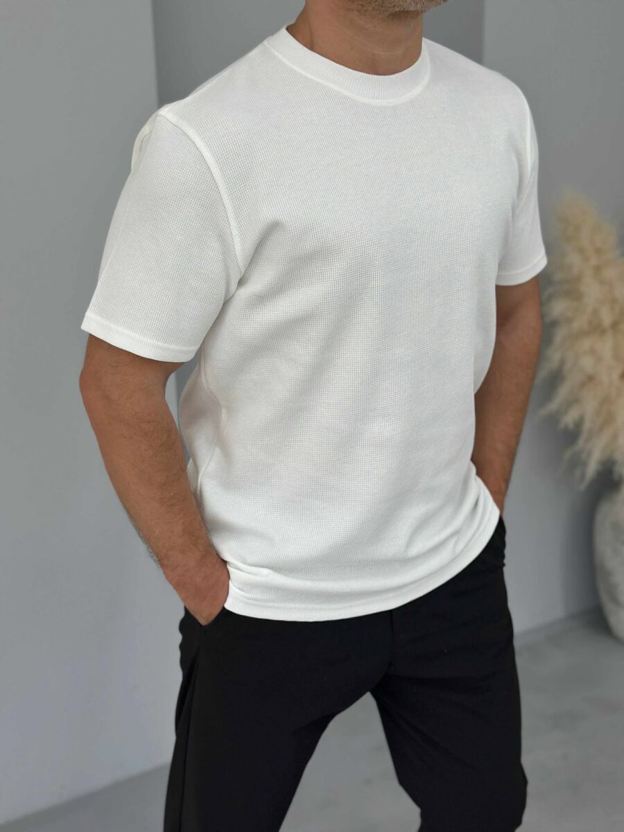 T-SHIRT NJË NGJYRËSH I THJESHTË PËR MESHKUJ NË NGJYRËN KREM - 2