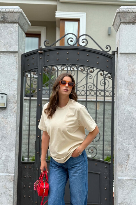T-SHIRT I THJESHTE PER FEMRA NE NGJYRE BEZHE + 6 PALE ÇORAPE DHURATE - 1