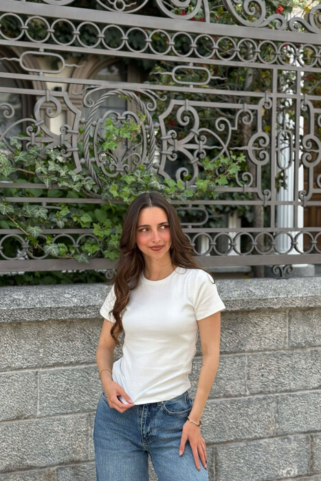 T-SHIRT I THJESHTE PER FEMRA NE NGJYRE TE BARDHE - KLAUDIO FASHION