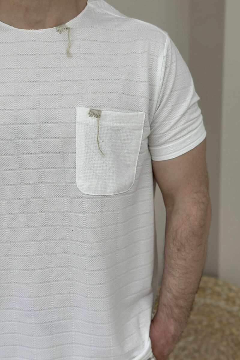 T-SHIRT ME DETAJIN E XHEPIT PËR MEHSKUJ NË NGJYRËN E BARDHË - 3