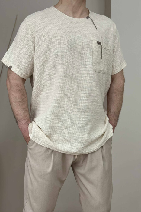 T-SHIRT ME DETAJIN E XHEPIT PËR MESHKUJ NË NGJYRËN KREM - 3
