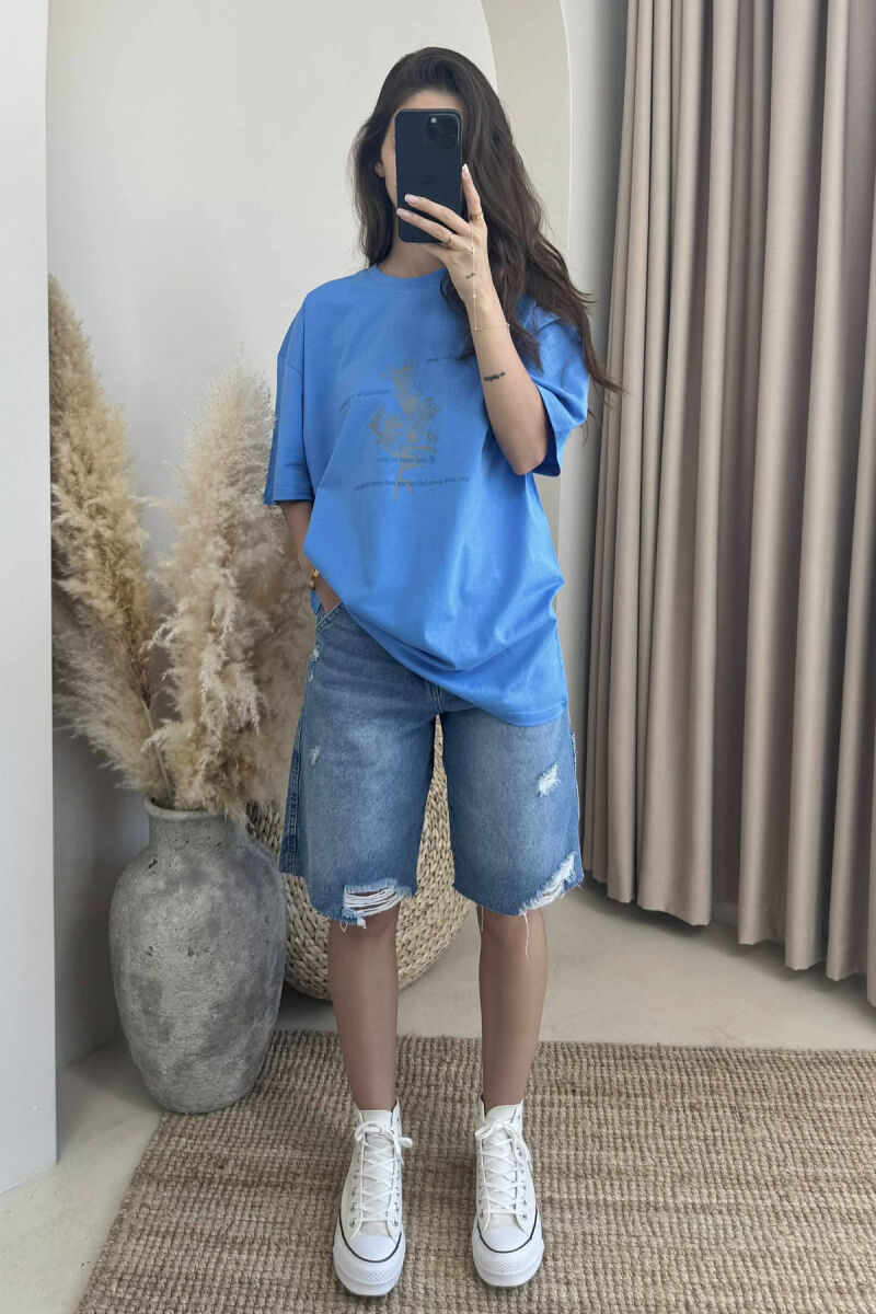 T-SHIRT ME DIZANJ DHE SHKRIME PËR FEMRA NË NGJYRË BLU - 1