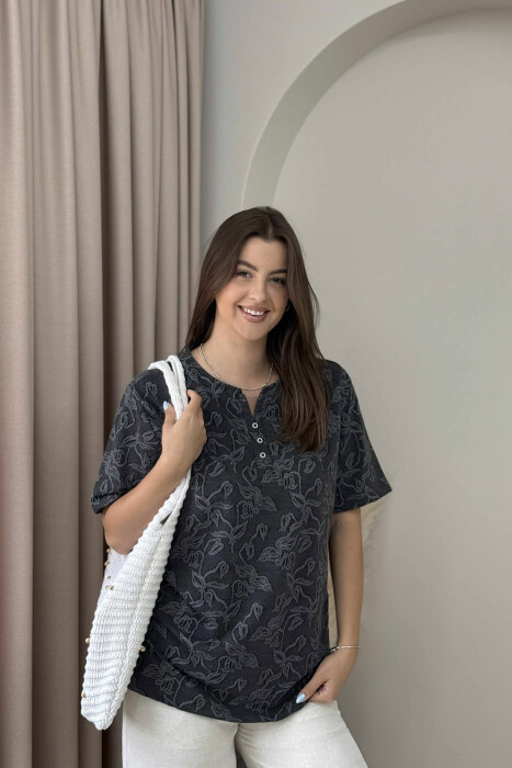 T-SHIRT ME DIZAJN ME KOPSA PËR MESHKUJ NË NGJYRËN GRI E ERRËT - 3