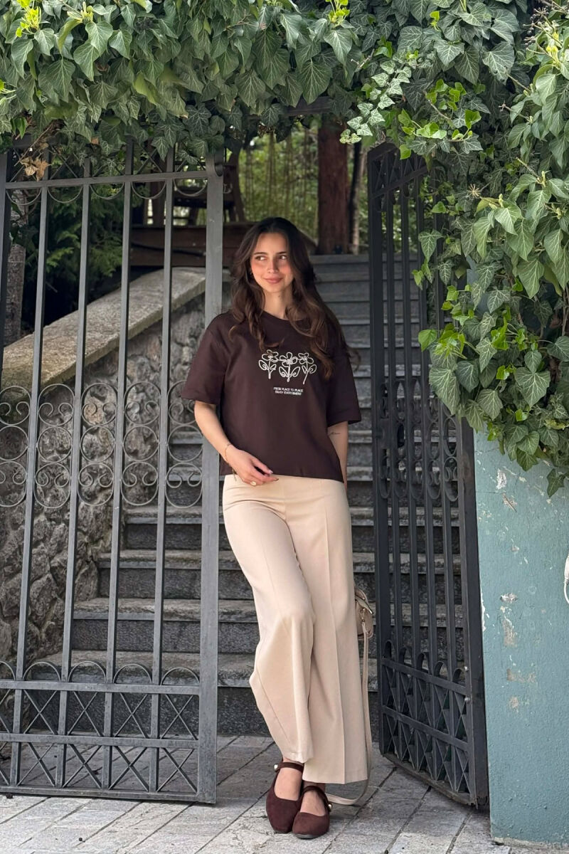 T-SHIRT ME DIZAJN PER FEMRA NE NGJYRE KAFE - 4