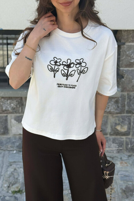 T-SHIRT ME DIZAJN PER FEMRA NE NGJYRE TE BARDHE - 3