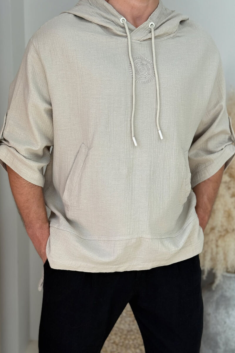 T-SHIRT ME DIZAJN PËR MESHKUJ NË NGJYRËN BEZHË - 2