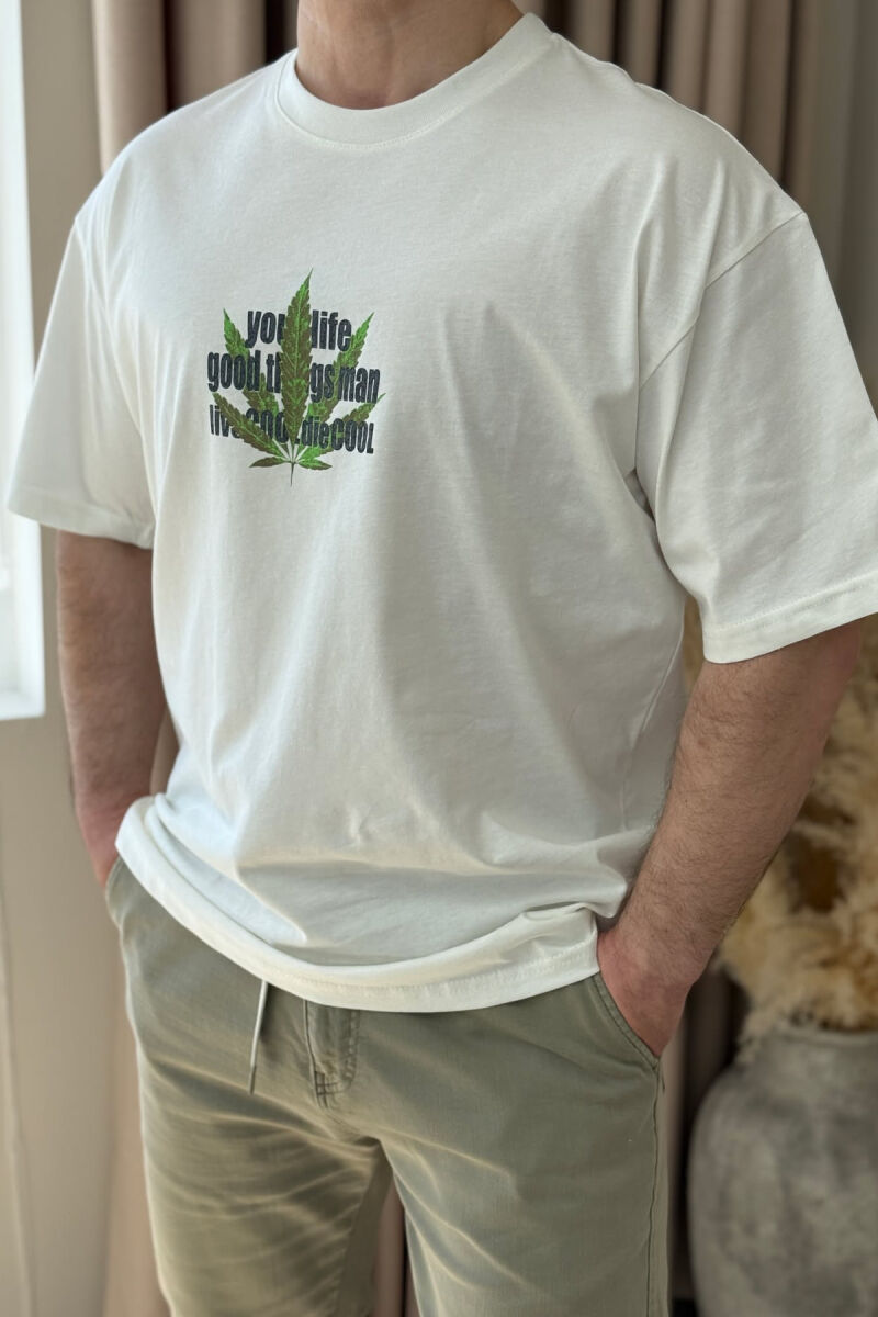 T-SHIRT ME DIZAJN PËR MESHKUJ NË NGJYRËN E BARDHË - 1