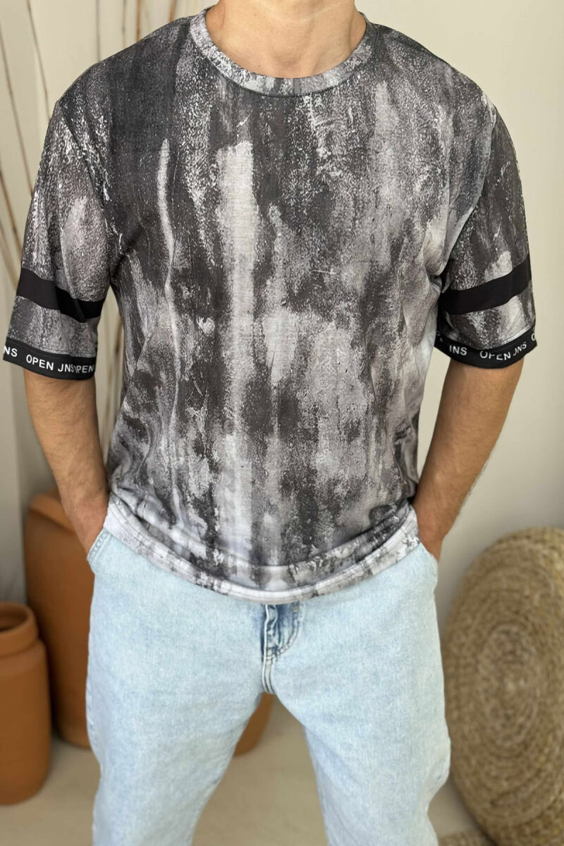 T-SHIRT ME DIZANJE TË THJESHTA PËR MESHKUJ NË NGJYRËN GRI TË ERRËT - 2