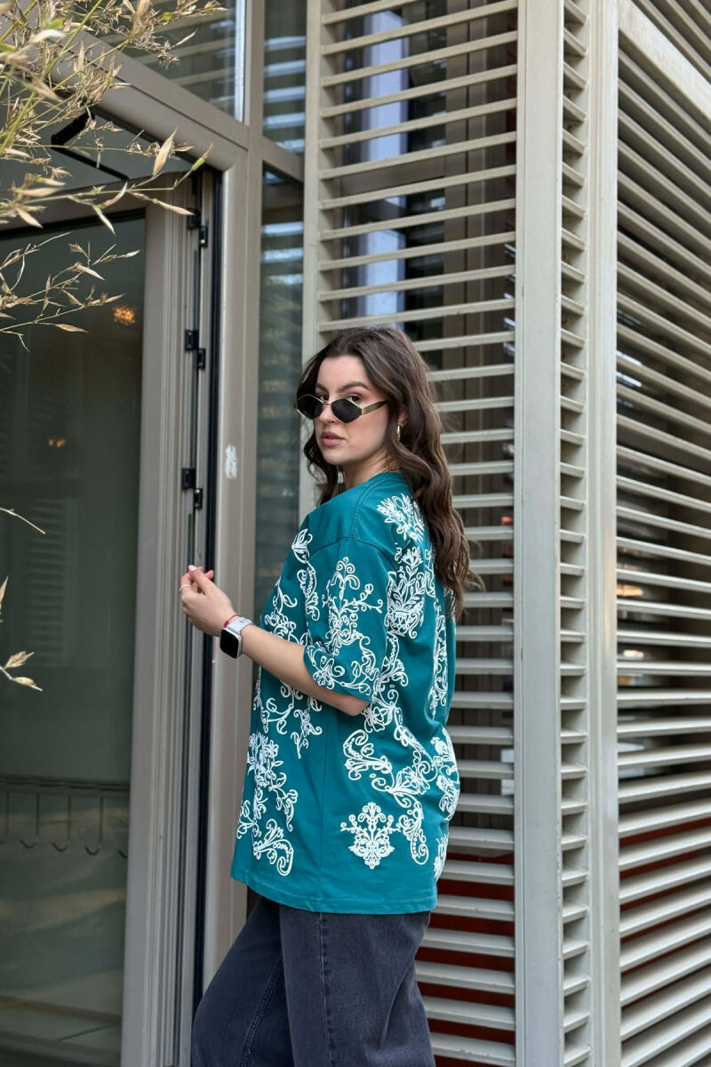 T-SHIRT ME DIZJAN LULESH PER FEMRA NE NGJYRE JESHILE + 6 PALE ÇORAPE DHURATE - 2
