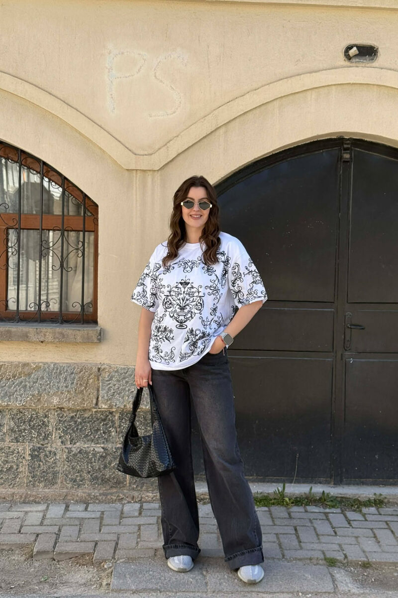 T-SHIRT ME DIZJAN LULESH PER FEMRA NE NGJYRE TE BARDHE + 6 PALE ÇORAPE DHURATE - 4