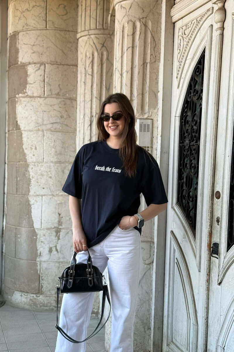 T-SHIRT ME IMAZH NE PJESEN PARA & PAS PER FEMRA NE NGJYRE BLU TE ERRET + 6 PALE CORAPE DHURATE - 2