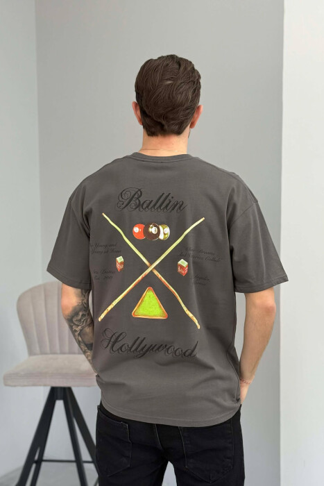 T-SHIRT ME IMAZH NE PJESEN PAS PER MESHKUJ NE NGJYRE GRI TE ERRET - 4