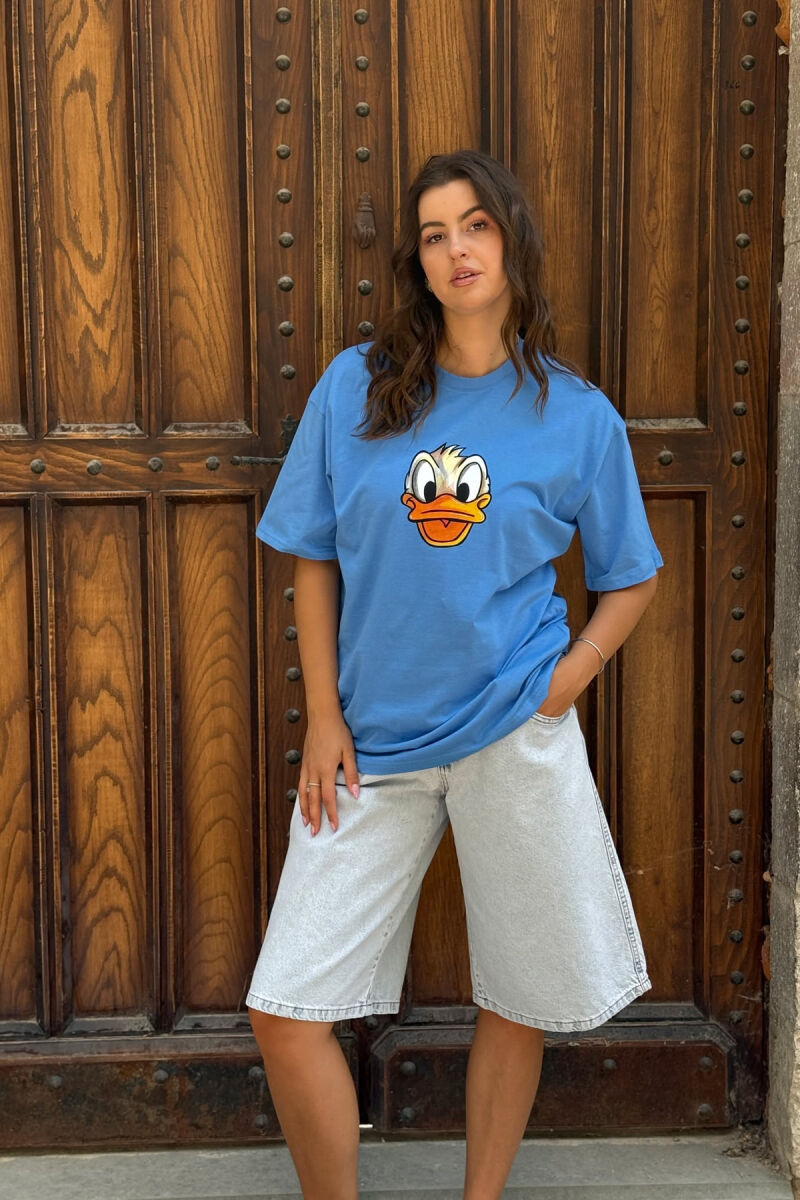 T-SHIRT ME IMAZH PËR FEMRA NË NGJYRËN BLU E ZBARDHUR - 1