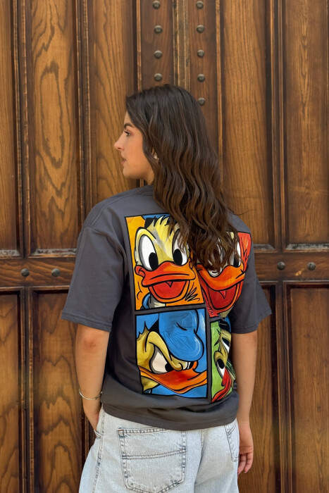 T-SHIRT ME IMAZH PËR FEMRA NË NGJYRËN GRI E ERRËT - 4