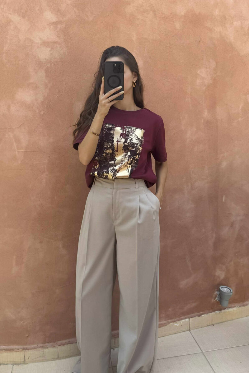 T-SHIRT ME IMAZHE ABSTRAKTE PËR FEMRA NË NGJYRËN VISHNJË - 1