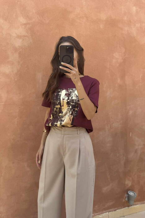 T-SHIRT ME IMAZHE ABSTRAKTE PËR FEMRA NË NGJYRËN VISHNJË - 2