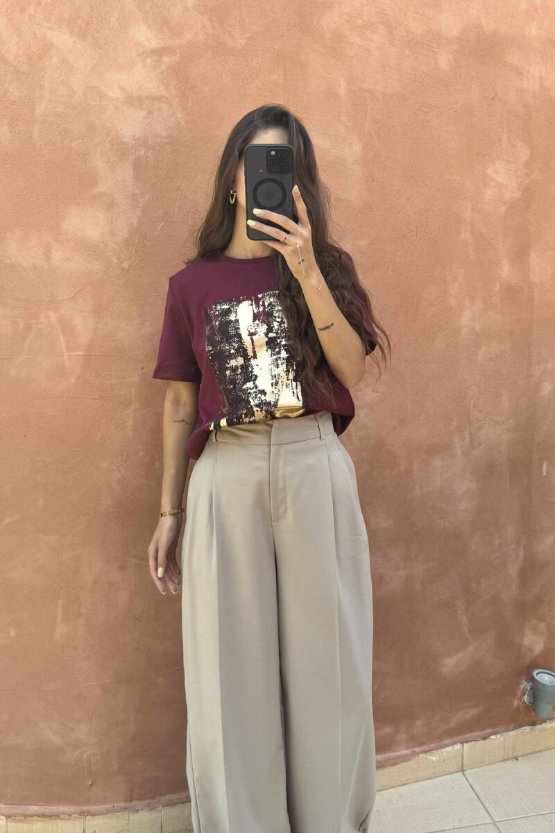 T-SHIRT ME IMAZHE ABSTRAKTE PËR FEMRA NË NGJYRËN VISHNJË - 5