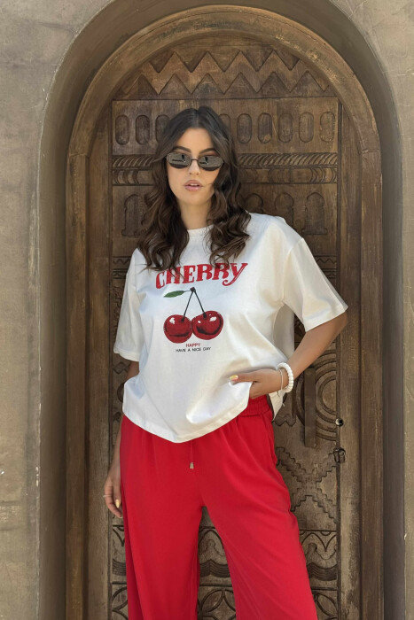 T-SHIRT ME IMAZHIN E QERSHISË PËR FEMRA NË NGJYRËN E BARDHË 