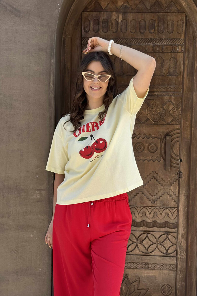 T-SHIRT ME IMAZHIN E QERSHISË PËR FEMRA NË NGJYRËN E VERDHË - 5
