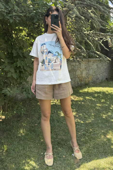 T-SHIRT ME IMAZHIN E SANTORINIT PËR FEMRA NË NGJYRËN E BARDHË - 2