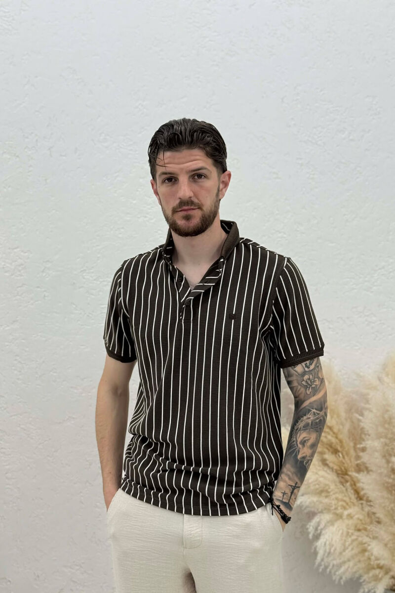 T-SHIRT ME JAKE POLO DHE ME DIZAJN VIJASH PER MESHKUJ NE NGJYRE KAFE - 1