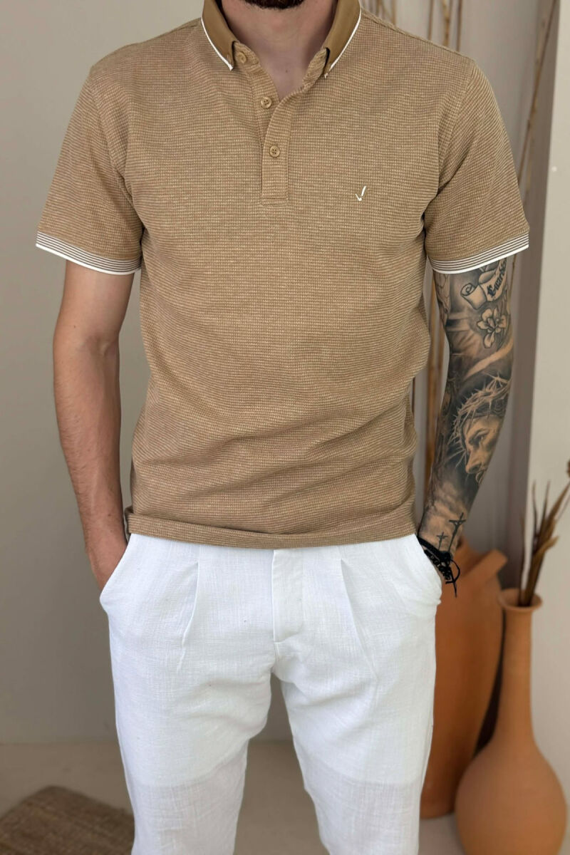 T-SHIRT ME JAKE POLO ME TEKSTURE PER MESHKUJ NE NGJYRE BEZHE - 2