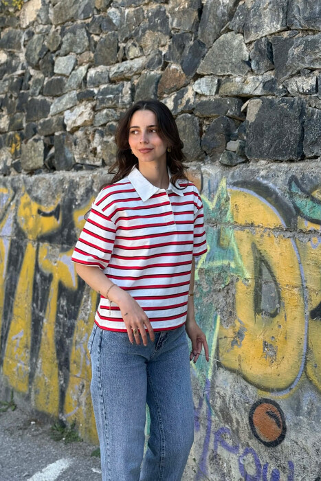 T-SHIRT ME JAKE POLO PER FEMRA NE NGJYRE TE BARDHE ME TE KUQE - 1