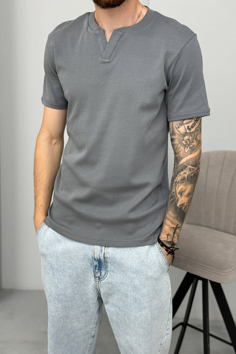 T-SHIRT ME JAKE V PER MESHKUJ NE NGJYRE GRI - 4