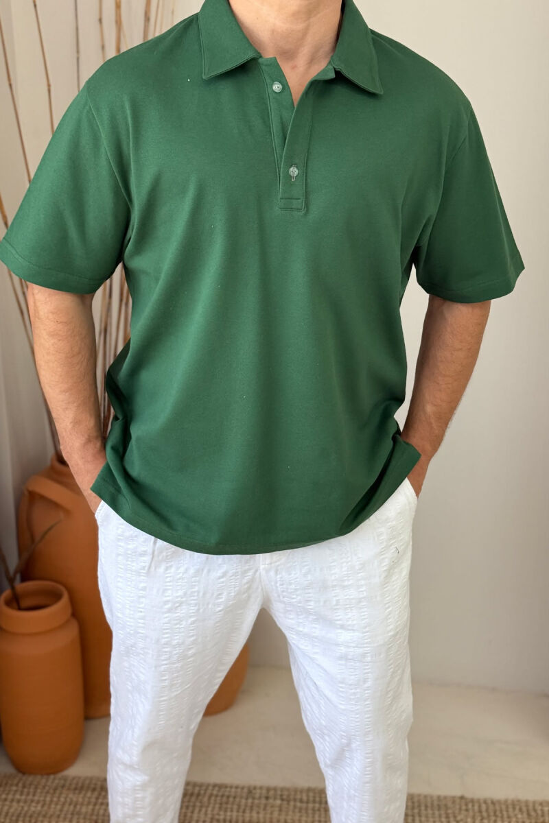 T-SHIRT ME KOPSA ME JAKË POLO PËR MESHKUJ NË NGJYRËN JESHILE - 2