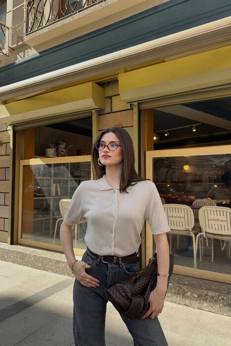 T-SHIRT ME KOPSA PER FEMRA NE NGJYRE GRI TE ZBARDHUR - 2