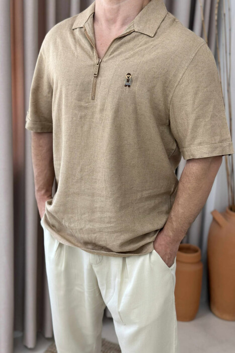 T-SHIRT ME LOGON E ARUSHIT PËR MESHKUJ NË NGJYRËN BEZHË - 2