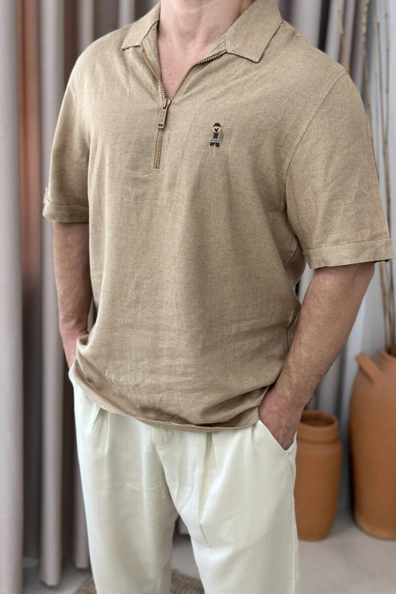 T-SHIRT ME LOGON E ARUSHIT PËR MESHKUJ NË NGJYRËN BEZHË - 2