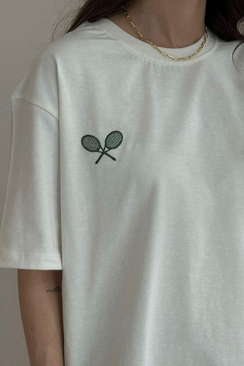 T-SHIRT ME LOGON E RAKETËS SË TENISIT PËR FEMRA NË NGJYRËN E BARDHË - 2